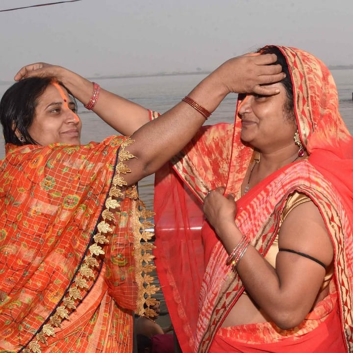 কার্তিক শুক্লার সপ্তমী তিথিতে সূর্যকে অর্ঘ্য নিবেদন করলেই উপবাস ভঙ্গ হয়। অতএব, এর আগে কিছু খাওয়া বা পান করা উচিত নয়