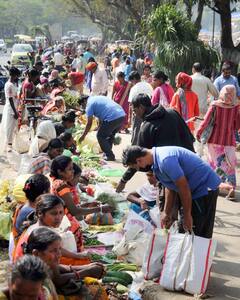 IN PICS | Chhath Puja 2021: Beautiful Photos Of Worshippers At Riverbanks & Shopping For Arghya