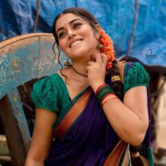 Purnaa Photos: చూపే బంగారమాయెనే... పల్లెటూరి పడుచులా పూర్ణ