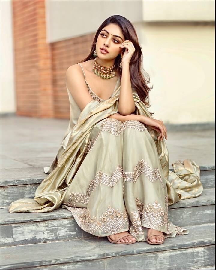 సాధారణంగా ఒక్కసారి మెగా ఫ్యామలిలో అడుగుపెడితే ఓ అరడజను అవకాశాలు సిద్ధంగా ఉంటాయంటారు. పవన్ కళ్యాణ్ తో అజ్ఞాతవాసి, అల్లు అర్జున్ తో నా పేరు సూర్య నా ఇల్లు ఇండియాలో నటించినా ఆ రెండు హిట్ టాక్ తెచ్చుకోపోవడంతో అప్పటి నుంచి జోరు తగ్గింది.