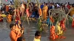 Chhath Puja 2021: UP के अलग-अलग शहरों में छठ की अनूठी छटा, तस्वीरों में देखिए