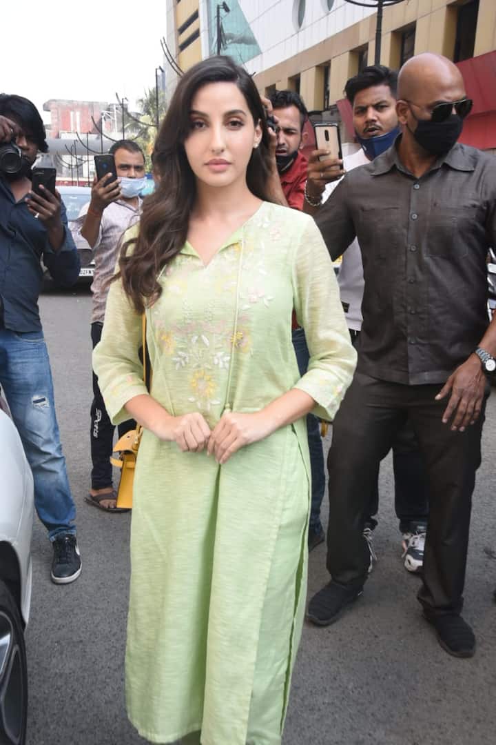 এছাড়া তাঁর আরও এক জনপ্রিয় গান 'ও সাকি সাকি'।