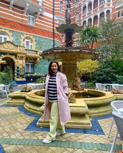 Neha Pendse : अभिनेत्री नेहा पेंडसेचा वेकेशन मोड ऑन, पाहा लंडन मध्ये नेहा काय धमाल करतेय