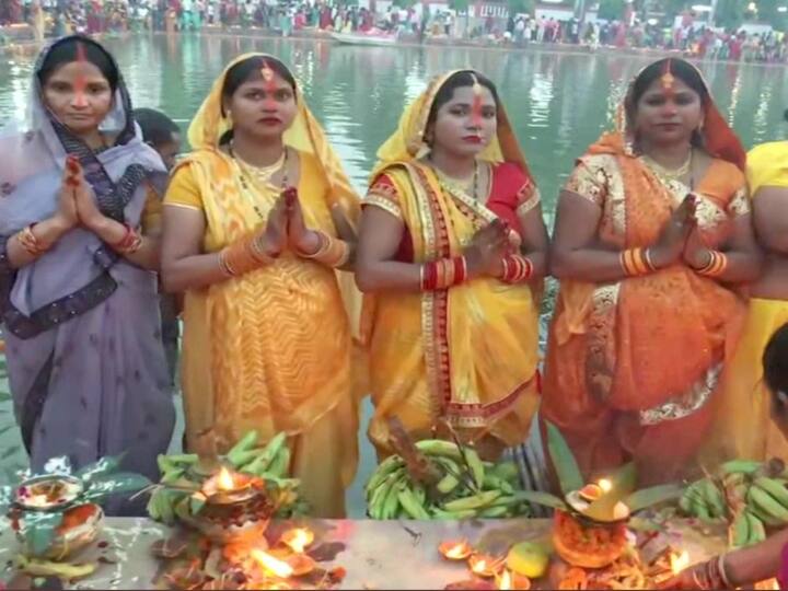Chhath Puja 2021: कल उगते सूर्य को दिया जाएगा अर्घ्य, ये है पूजा की विधि