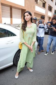 Nora Fatehi Photos: ट्रेडिशनल लुक में Nora Fatehi के इस खूबसूरत अंदाज ने चुराया फैंस का दिल, देखिए तस्वीरें