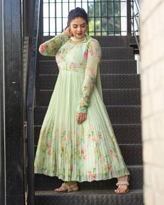 Sreemukhi Photos: బుల్లితెర రాములమ్మ.. ఎంత క్యూట్ గా ఉందో..