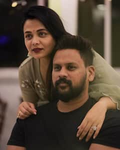 PHOTO :  'तुझी माझी रेशीमगाठ' मधल्या नेहाचा खरा नवरा आहे प्रसिद्ध निर्माता आणि दिग्दर्शक; पाहा फोटो