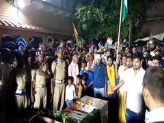 Bihar News: सुकमा में सहकर्मी की गोली का शिकार हुए जवान का पार्थिव शरीर पहुंचा कैमूर, भारत माता की जय के लगे नारे