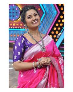 PHOTO : प्राजक्ता माळीचा नथीचा नखरा, सिल्वर दागिन्यांच्या ट्विस्ट सोबत मराठमोळा ठसका!