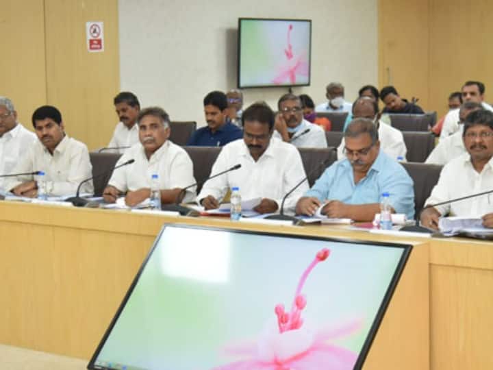 AP Employees : పీఆర్సీ నివేదిక కోసం ఆందోళన..ఏపీ సచివాలయంలో ఉద్యోగ సంఘ నేతల మెరుపు ధర్నా ! Dharna of AP Governament Employees leaders to give PRC report AP Employees : పీఆర్సీ నివేదిక కోసం ఆందోళన..ఏపీ సచివాలయంలో ఉద్యోగ సంఘ నేతల మెరుపు ధర్నా !