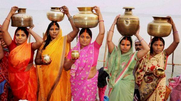 Bihar Chhath Puja 2021, today devotees offered Arghya to the rising sun , the four-day worship was completed. Bihar Chhath Puja 2021: लोकआस्था के महापर्व छठ पर आज व्रतियों ने उगते सूर्य को दिया अर्घ्य, चार दिवसीय पूजा हुई संपन्न