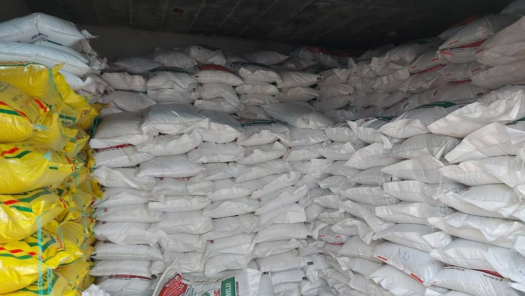 ਕਿਸਾਨਾਂ ਦਾ ਵੱਡਾ ਇਲਜ਼ਾਮ, ਕਿਸਾਨ ਅੰਦੋਲਨ ਕਰਕੇ ਕੇਂਦਰ ਸਰਕਾਰ ਭੇਜ ਰਹੀ ਘੱਟ ਡੀਪੀਏ ਖਾਦ, ਝਾੜ 'ਤੇ ਪਏਗਾ ਅਸਰ Big allegation of farmers, low DPA fertilizer being sent by central government due to farmers agitation, will affect yield ਕਿਸਾਨਾਂ ਦਾ ਵੱਡਾ ਇਲਜ਼ਾਮ, ਕਿਸਾਨ ਅੰਦੋਲਨ ਕਰਕੇ ਕੇਂਦਰ ਸਰਕਾਰ ਭੇਜ ਰਹੀ ਘੱਟ ਡੀਪੀਏ ਖਾਦ, ਝਾੜ 'ਤੇ ਪਏਗਾ ਅਸਰ