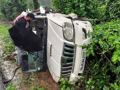 தஞ்சாவூரில் கனமழை - சுவர் இடிந்து 4 பேர் காயம்; ஜீப் கவிழ்ந்து 3 பேர் காயம்
