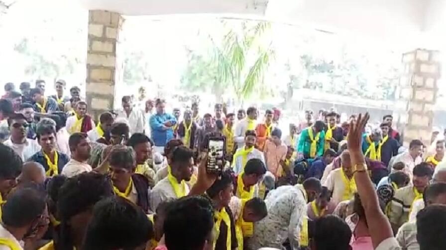 Rape victim commits suicide in Surendranagar સુરેન્દ્રનગરમાં બળાત્કાર પીડિતાએ કરી આત્મહત્યા, આઠ દિવસ બાદ પણ આરોપીઓ ન પકડાતા લોકોમાં આક્રોશ