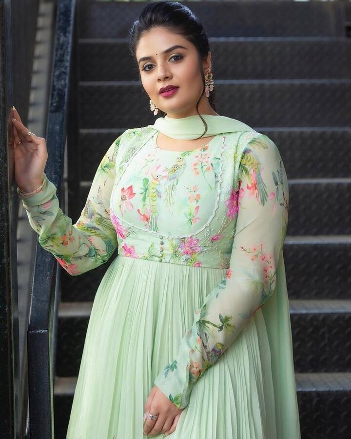 ప్రస్తుతం ఈ బ్యూటీ కొన్ని సినిమాల్లో క్యారెక్టర్ ఆర్టిస్ట్ గా కనిపించనుంది. (Photo Courtesy: Instagram)