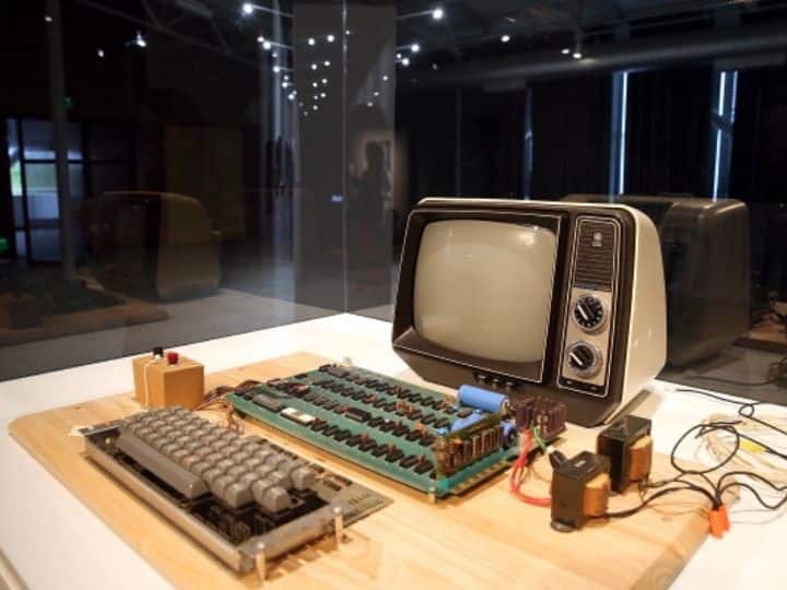 First Apple-1 Computer Hand-Built By Steve Jobs & Steve Wozniak Fetches $400,000 At US Auction First Apple-1 Computer, Hand-Built By Steve Jobs & Steve Wozniak, Fetches $400,000 At US Auction