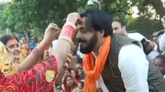 Ravi Kishan ने छठ महापर्व पर दिया डूबते सूर्य को अर्घ्य | Khabrein Tabadtod | 10 November