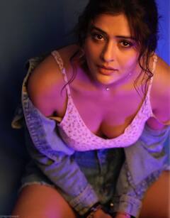 Payal Rajput pics: நடிகை பாயலின் பாய்ச்சலான கவர்ச்சி ஸ்டில்ஸ்..!