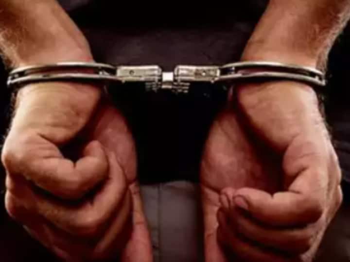 Gurugram News: बिना लाइसेंस के रेस्टोरेंट में परोस रहे थे शराब और हुक्का, दो लोग गिरफ्तार