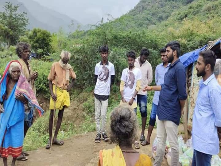 Surya fans showing Jai Bhim to the tribal people Surya fans | மலை ஏறிய திரை.. அவங்களுக்கு படம் போய் சேரணும்..! சூர்யா ரசிகர்கள் செய்த மாஸ் சம்பவம்!!