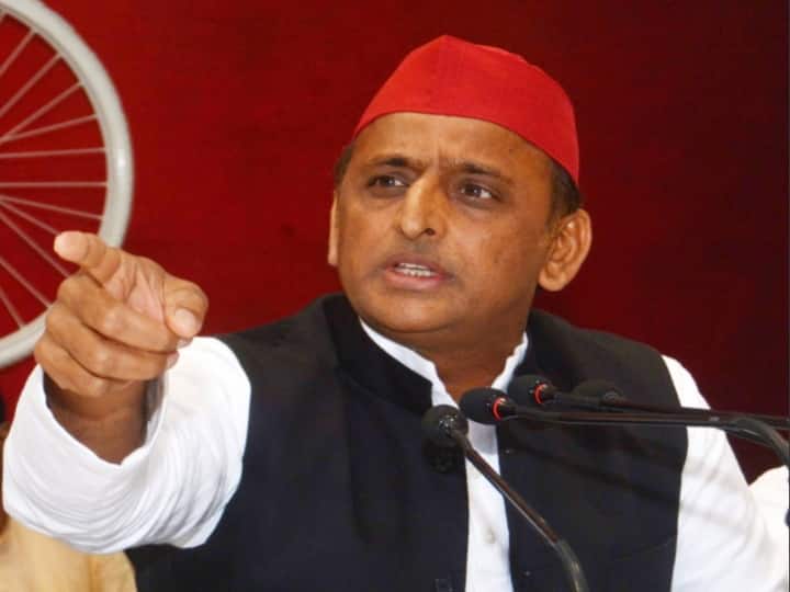 UP Election 2022: Akhilesh Yadav's announcement- If the SP government is formed, the poor will get free treatment, the pension will be three times UP Election 2022: अखिलेश यादव का एलान- सपा की सरकार बनी तो गरीबों का होगा मुफ्त इलाज, तीन गुना होगी पेंशन