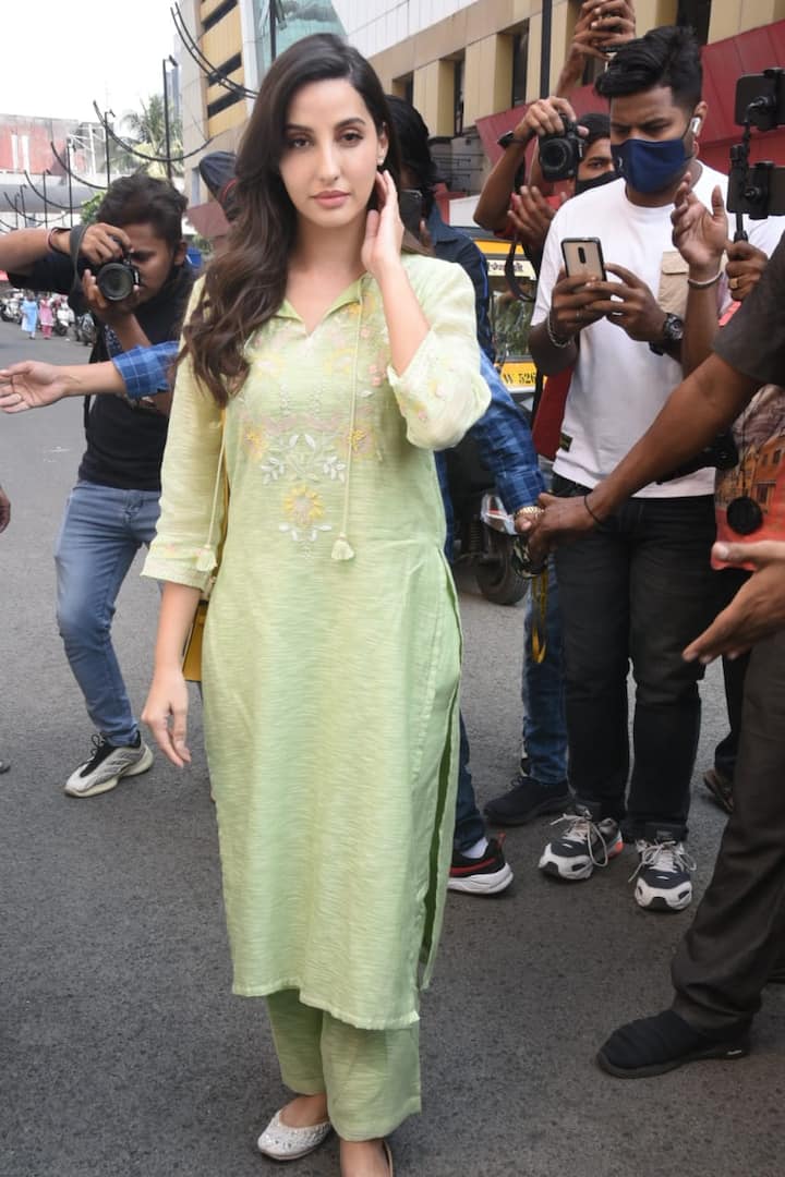 ভিকি কৌশলের বিখ্যাত মিউজিক ভিডিও 'পচতাওগে'-তেও তাঁকে দেখা গিয়েছিল।