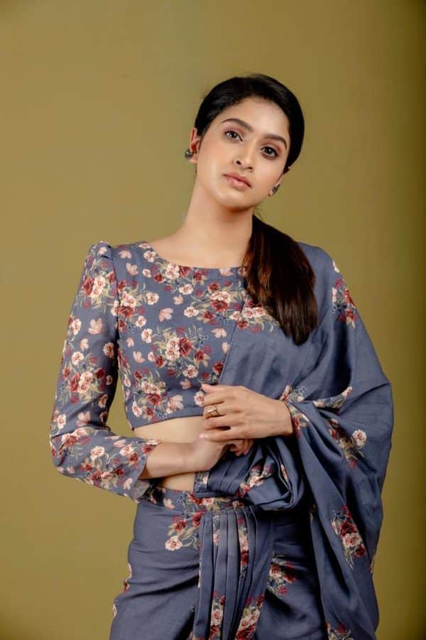 வார்த்தை ஒரு வார்த்தை சொன்னால் என்ன பார்வை ஒரு பார்வை பார்த்தால் என்ன