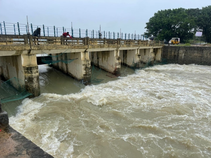 கடலூரில் தொடர் கனமழையால் முழுகொள்ளளவை எட்டிய பெருமாள் ஏரி