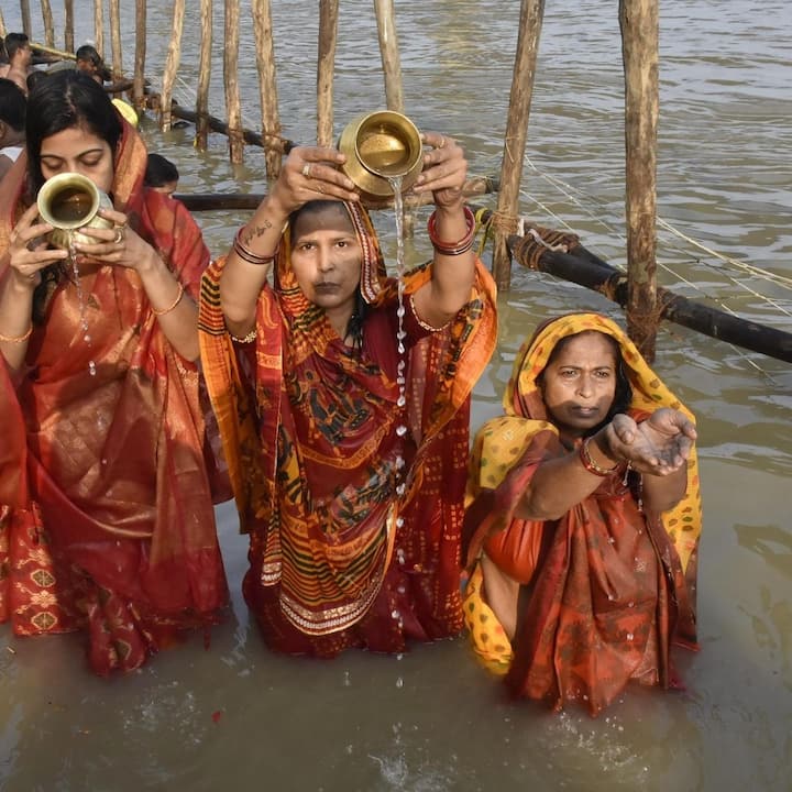 পরের দিন সূর্য ওঠার সময়ও অর্ঘ্য নিবেদন করা হবে। চার দিনের এই উৎসবে ষষ্ঠী তিথিই গুরুত্বপূর্ণ দিন