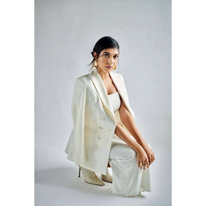 సినిమాలు హిట్-ఫ్లాప్ తో సంబంధం లేకుండా రీతూ వర్మ అందం, అభినయానికి మంచి మార్కులే పడ్డాయి. తెలుగుతో పాటూ తమిళంలోనూ హిట్స్ అందుకుంది బ్యూటీ.  (Image Credit/ Rituvarma Instagram)