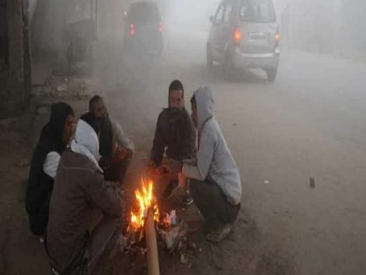 Jammu Kashmir Cold conditions across Kashmir valley with Srinagar recording season’s coldest night so far on Friday ANN Jammu Kashmir Cold: श्रीनगर ने दर्ज की सीजन की सबसे ठंडी रात, पहलगाम में माइनस 3.4 डिग्री सेल्सियस तापमान