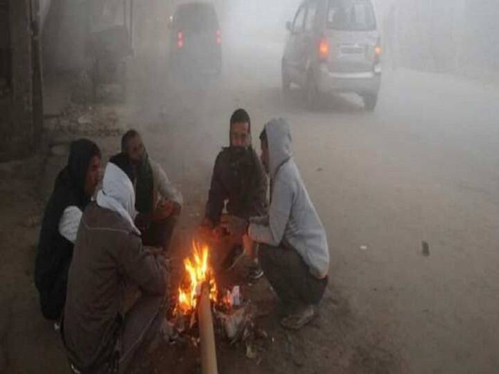 Jammu Kashmir Cold conditions across Kashmir valley with Srinagar recording season’s coldest night so far on Tuesday ANN Jammu Kashmir Cold: कश्मीर घाटी में खून जमा देने वाली ठंड, श्रीनगर में मौसम की सबसे ठंडी रात