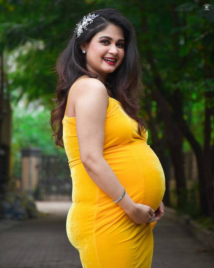 रुची तिच्या सोशल मीडिया अकाऊंटवर बरीच सक्रिय आहे, ती तिच्या प्रेग्नेंसी वर्कआउट्स आणि इतर संबंधित गोष्टींबद्दल पोस्ट करत असते (photo : ruchisavarn/ig )