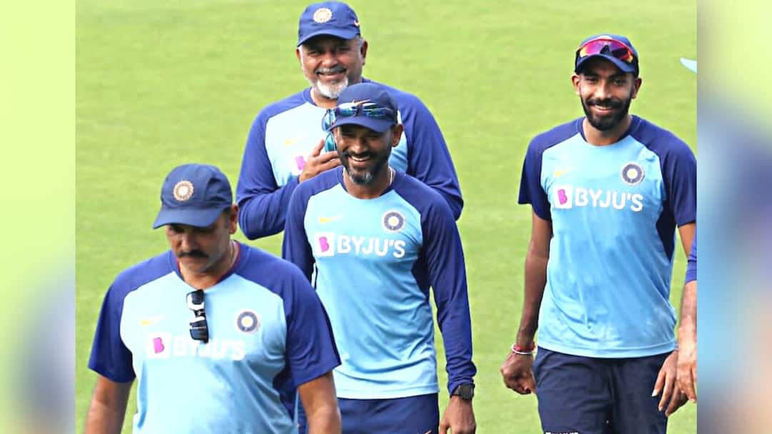 Bumrah on Ravi Shastri: 'প্রতিনিয়ত পাশে থেকে শেখানোর জন্য ধন্যবাদ', কোচ শাস্ত্রীকে আবেগঘন বার্তা বুমরার Jasprit Bumrah to Ravi Shastri and others coach Thank you for being constant source of learning and counsel Bumrah on Ravi Shastri: 'প্রতিনিয়ত পাশে থেকে শেখানোর জন্য ধন্যবাদ', কোচ শাস্ত্রীকে আবেগঘন বার্তা বুমরার