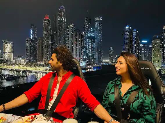 दिव्यांकाने तिच्या अधिकृत इंस्टाग्राम अकाउंटवर तिचे काही फोटो शेअर केले आहेत, ज्यामध्ये ती खूपच क्यूट दिसत आहे.