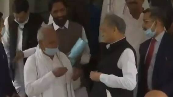 Sonia Gandhi से मिलने पहुंचे Ashok Gehlot, क्या होगा Rajasthan Cabinet Expansion?