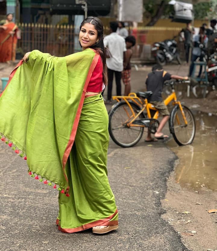 தாவணி நழுவினால் இதயமும் நழுவுதே
