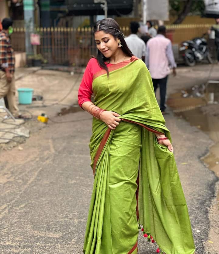 அசைந்ததும் உன் விழி அழகினைத் திருடுதே