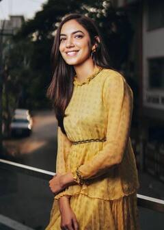 Ritu varma pics: மஞ்சள் + வெள்ளையில் ஜொலிக்கும் ரிதுவின் பளிச் புகைப்படங்கள்..!