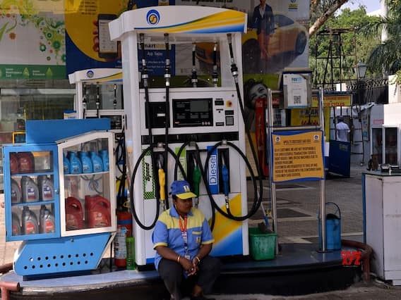 Petrol Diesel Rate Today: जानिए आज आपके शहर में किस रेट पर मिलेगा पेट्रोल, क्या आज सस्ता हुआ Fuel