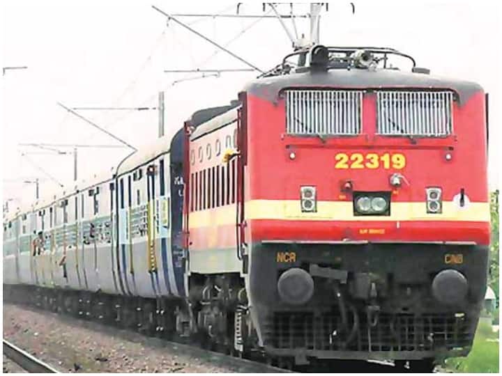 Yatri App Central Railway will now have access to passengers timetables and live status  Indian Railway : मध्य रेल्वे आता प्रवाशांसाठी सुलभ, 'यात्री अॅप'मध्ये वेळापत्रक आणि लाईव्ह स्टेटस दिसणार 