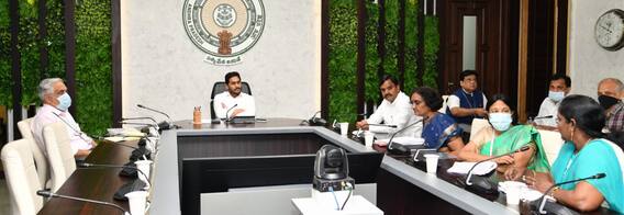 CM Jagan: అనుక్షణం అప్రమత్తంగా ఉండాలి.. రాయలసీమలో కురుస్తున్న భారీ వర్షాలపై సీఎం జగన్ సమీక్షా సమావేశం