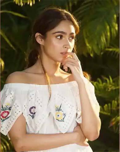 पश्मिना ही  म्यूजिक कंपोजर राजेश रोशनची मुलगी आहे.