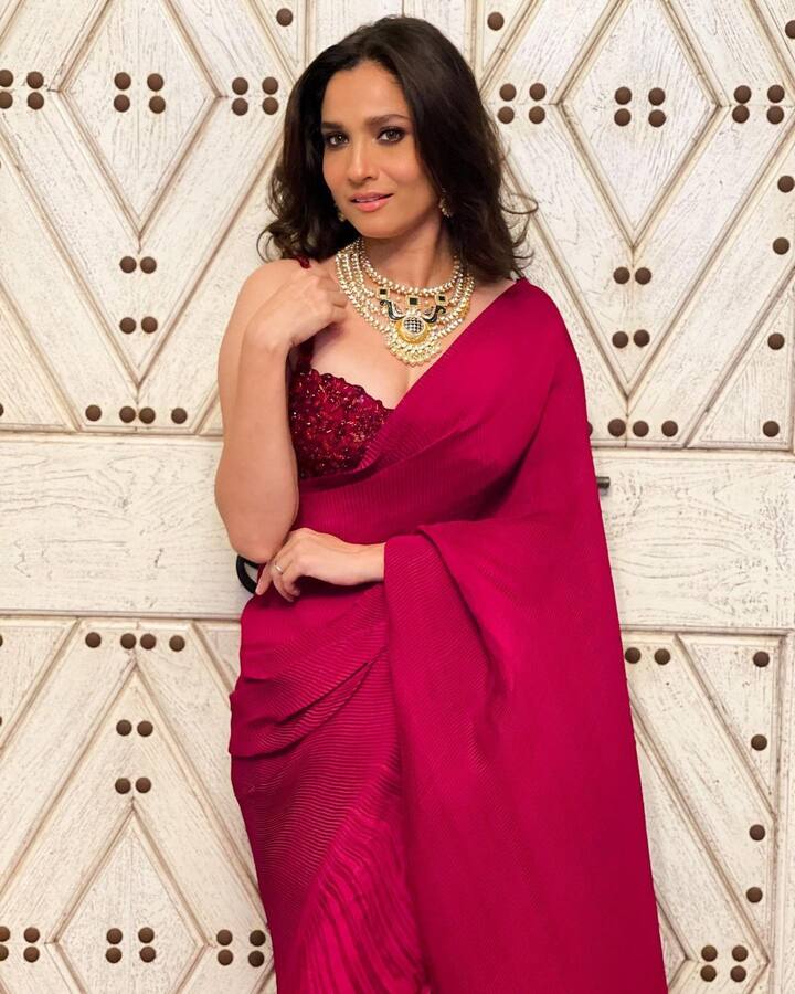 पवित्र रिश्ता फेम एक्ट्रेस अंकिता लोखंडे कई फिल्मों में भी नजर आ चुकी हैं. रिपोर्ट्स की मानें तो अंकिता अगले महीने दिसंबर में अपने बॉयफ्रेंड विक्की जैन के साथ शादी कर रही हैं. जिसकी तैयारियां भी शुरू हो गईं.