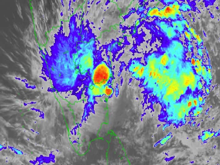 Heavy Rains over Tamil Nadu and Andhra likely to decrease from tomorrow நாளை முதல் கனமழை குறையும்: கரையை கடக்க தொடங்கிய தாழ்வு மண்டலம்!