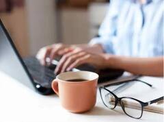 Work From Home: 'वर्क फ्रॉम होम'बाबत सरकार नियम बनवण्याच्या तयारीत, कर्मचाऱ्यांना घरातील संसाधने वापरण्याचा अतिरिक्त खर्च मिळणार?