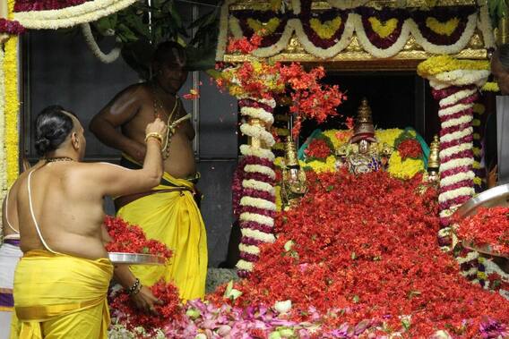 సప్తవర్ణశోభితం శ్రీవారి పుష్పయాగం సప్తవర్ణశోభితం శ్రీవారి పుష్పయాగం