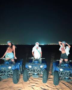 Jhanvi Kapoor Photos: ఎడారిలో జాన్వీ కపూర్ అందాల తుపాను..