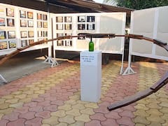 चिपळूणमध्ये काचेच्या बाटलीच्या टोकावर संपूर्ण शिल्प उभारलं, किंमत ऐकून थक्क व्हाल...!