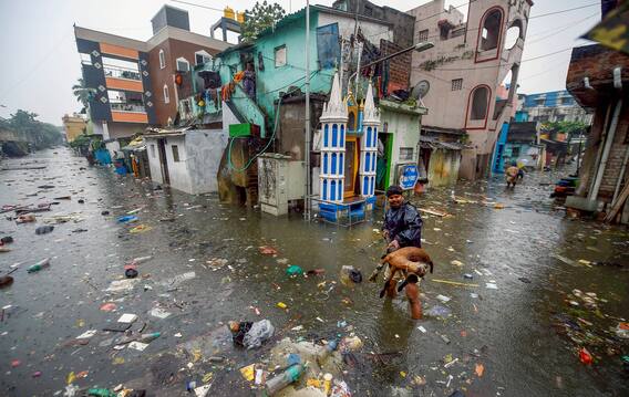 Tamil Nadu Rains: आज तमिलनाडु के तट पर पहुंच सकता है चक्रवाती तूफान, 9 जिलों में रेड अलर्ट, अब तक 12 की मौत Tamil Nadu Rains: आज तमिलनाडु के तट पर पहुंच सकता है चक्रवाती तूफान, 9 जिलों में रेड अलर्ट, अब तक 12 की मौत